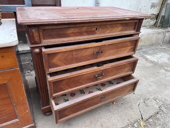 Komoda - 2