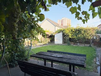 Rodinný dom s garážou v centre Senca - 2