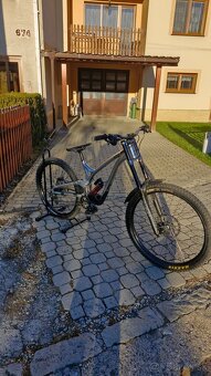 Commencal Supreme DH V4 - 2