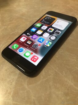 iPhone 8 / 128GB Black Pekný stav - 2