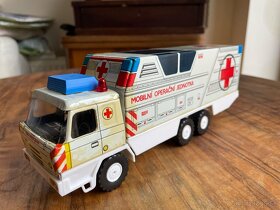 Stará hračka Tatra 815 KDN ambulancia - 2