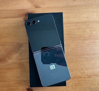 Samsung Galaxy Z Flip 5 8GB/ 256GB, ZARUKA - 2