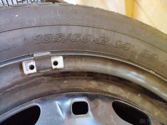 darujem pneumatiky na diskoch 185/60 R14 - 2