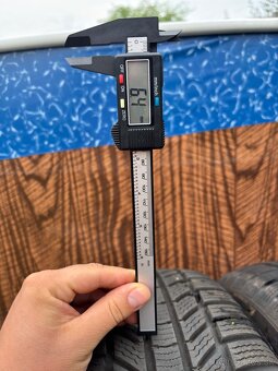 215/60R17 - 2
