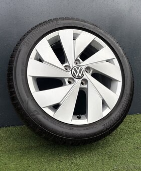 Originální Alu kola VW Golf 205/50/17 7mm DOT23 - 2