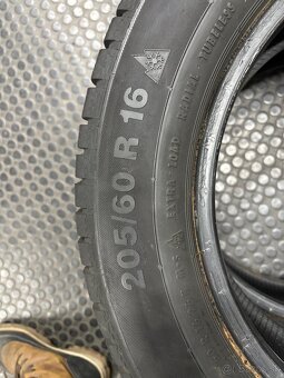 205/60R16 - 2