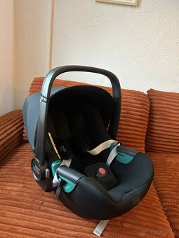 Britax Römer Baby-Safe 2 i-Size so základňou - 2