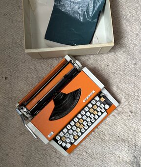 Retro Oranžový Písací Stroj UNIS tbm de Luxe - 2
