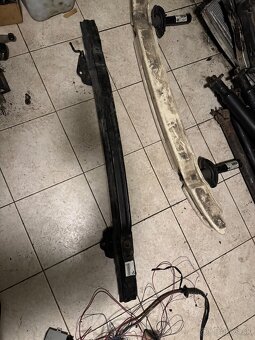 Zadná vystuha e90 - 2