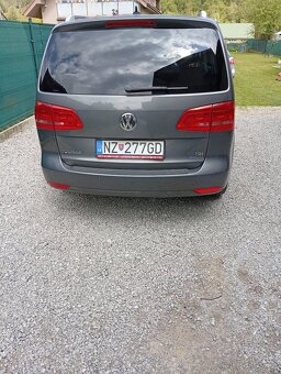 Volkswagen Touran 1.6 tdi DSG - 2