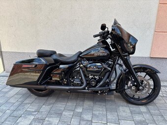 Harley Street Glide - 2