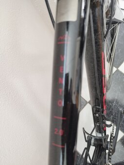 Cestný bicykel KROSS VENTO 2.0 - 2