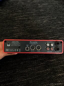 Scarlett 2i4 Focusrite - 2