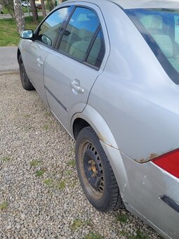 Ford Mondeo MK3 Sedan - 2