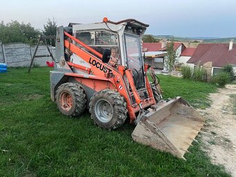 Smykovy nakladac locust 752 - 2