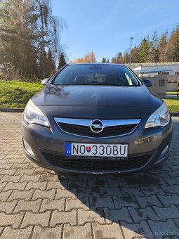 Opel Astra 1.7CDTi rok výroby 2012 - 2