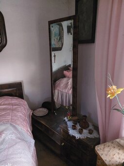 Starožitný nábytok, posteľ. - 2