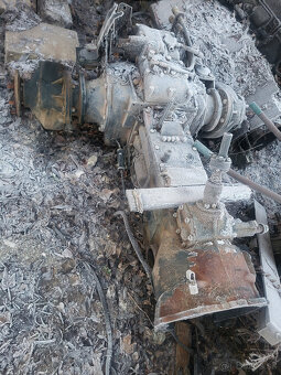 v ponuke zadná časť zetor 6711 6911 - 2