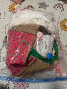 Balík oblečenia pre dvojičky dievčatá - 2