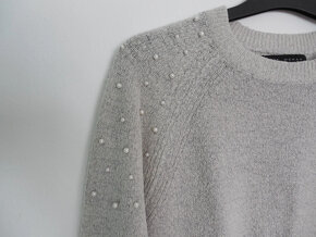 Sivý sveter s perličkami - 2