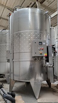 Vinifikátor objemu 6.200 L s vyhrnovaním - 2