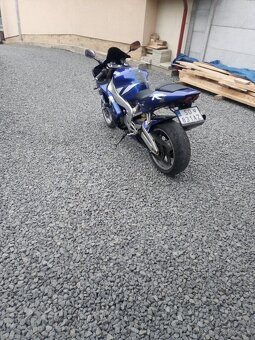 Yamaha R1 - 2