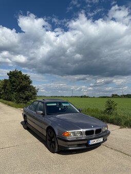 BMW E38 735i - 2