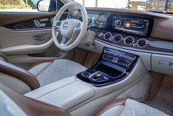 Mercedes-Benz E trieda Sedan 400 4MATIC A/T - 2