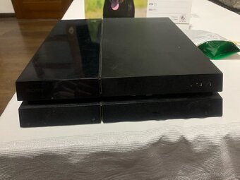 Playstation 4 - 2