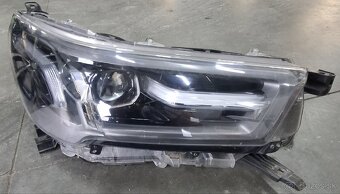 Toyota Hilux Predné svetlomety - 2