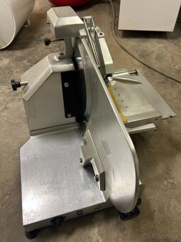 Predám nárezový stroj. - 2