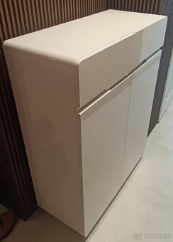 Moderná biela skrinka/ komoda - 2