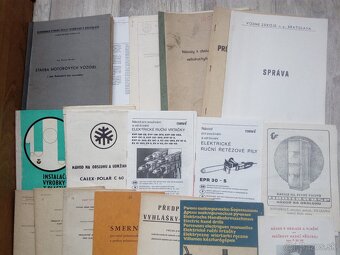 Návody na obsluhu a mapy. - 2