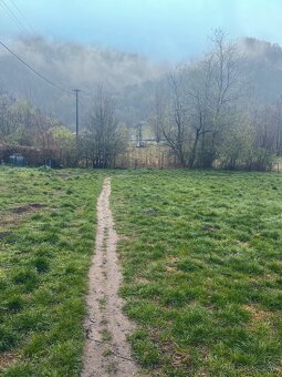 Predaj pozemku s mobilným domom v obci Hronská Breznica. - 2