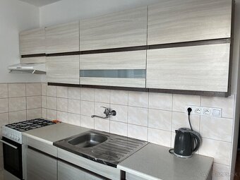 Prenajmem 1 izbový byt v PB - 2