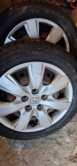 Zimne pneu aj s diskami na CIVIC 8G - 2