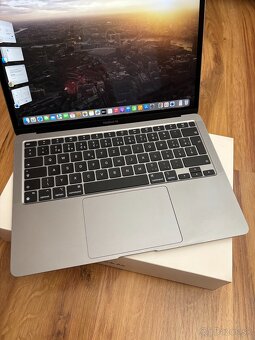 Predám Macbook Air M1 (2020) - 2