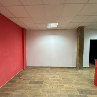 Komerčný priestor na prevádzku v centre mesta Levice - 2