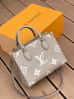 Kožená kabelka L V - 2