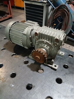 Elektromotor s prevodovkou - 2