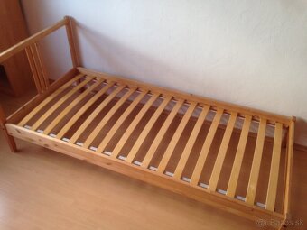 Drevená posteľ IKEA - 2
