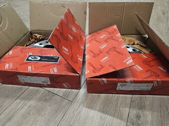 Zadné brzdové kotúče na Lexus LS460/LS600 19" kolesa - 2