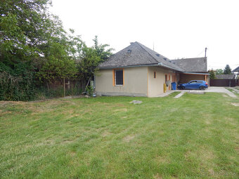 Na predaj 4 izbový tehlový dom vo Veľkých Kosihách . - 2