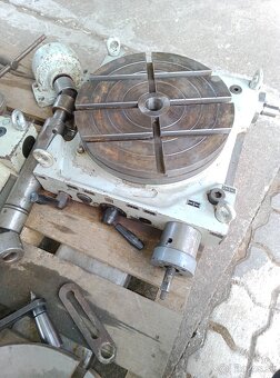 Otocny stol 320 - 2