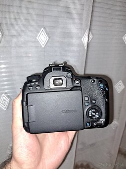 Canon EOS 77D - 2