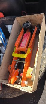 Predám hydraulický zdvihák,málo používaný - 2