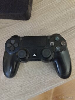 Predám PS4 - 2