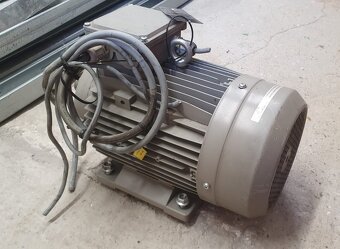Kvalitný elektromotor zn.HELMKE 3kW/1440ot. - 2
