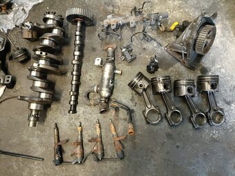 Predám náhradné diely na Peugeot 406 - 2