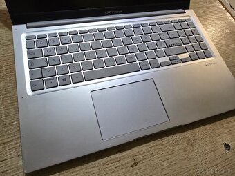 Asus Vivobook 15 model 2024 so 16gb ram 512gb ssd diskom a i - 2